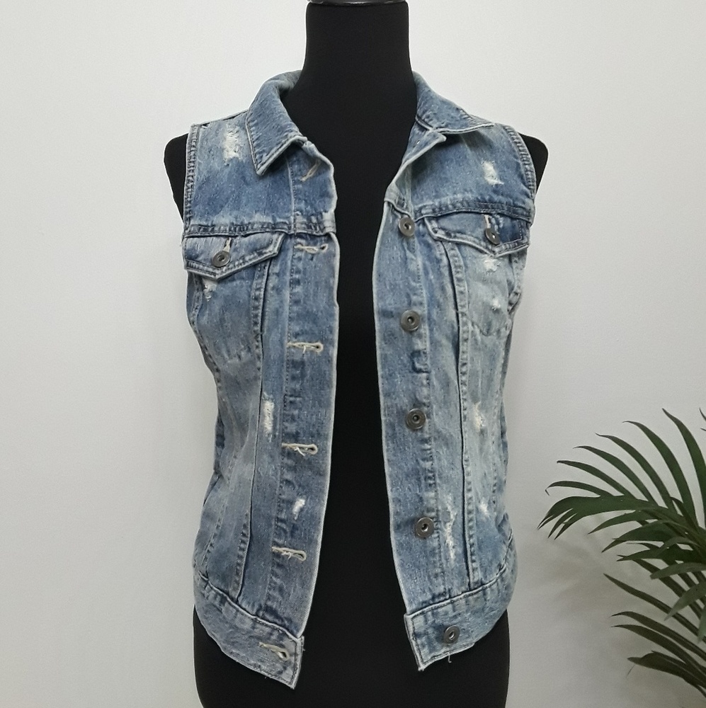 Two by Vince Camuto Distressed Jean Vest (S)